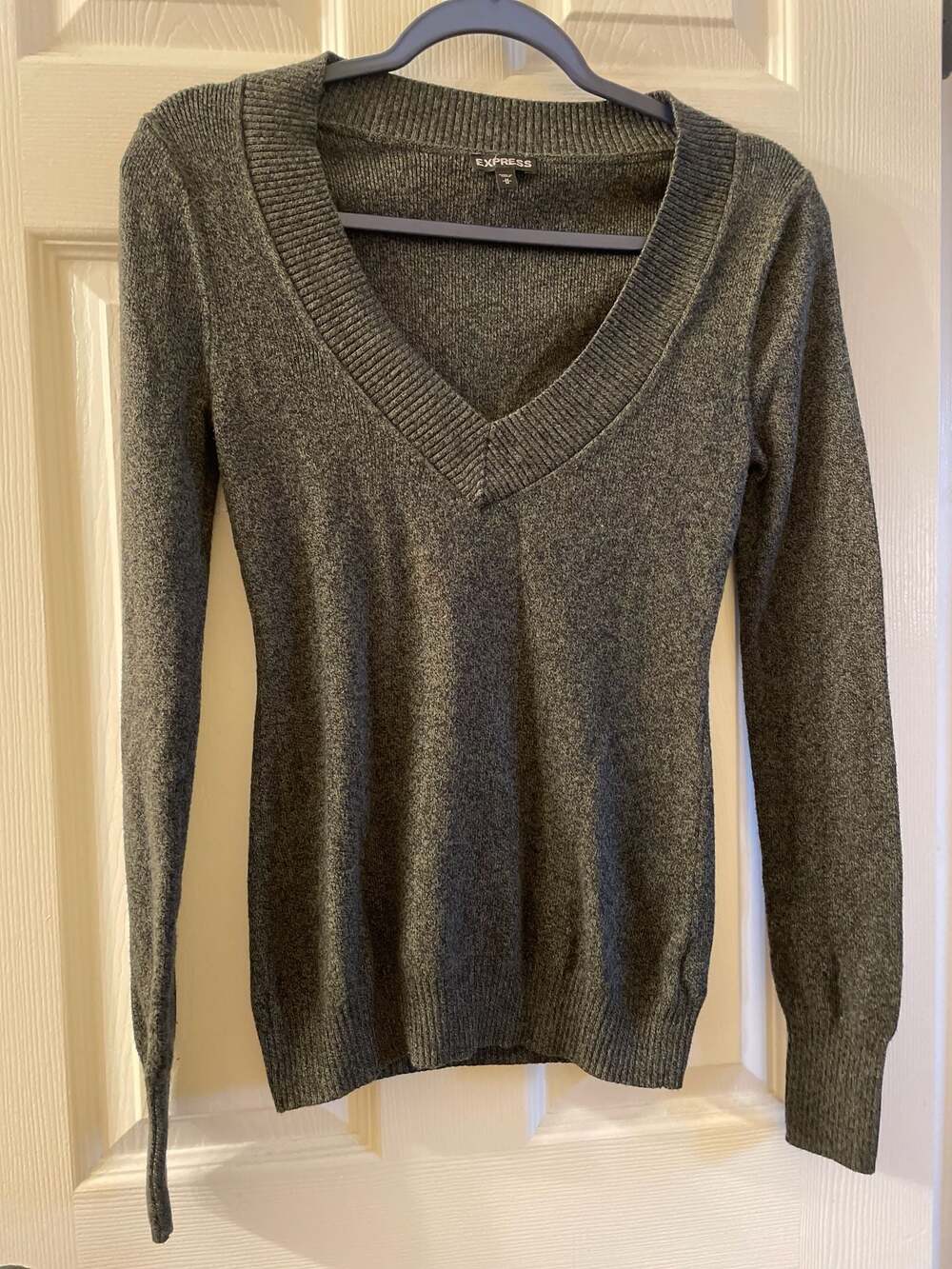 Express Women's Long Sleeve Deep V-Neck Ribbed Trim Sweater, Gray, Size Medium